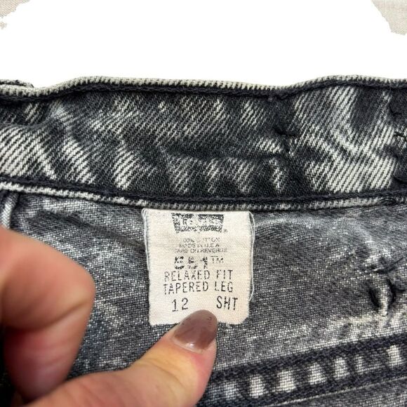 Ladies Vintage (1994) Levi’s 551 Black Wash Cut Off Distressed Short Size 12 - Picture 3 of 12